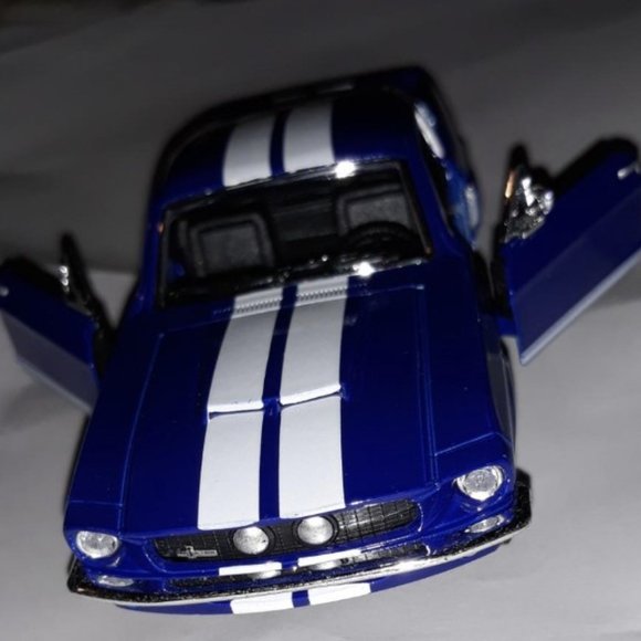 1967 Ford Shelby Mustang GT-500 1:36 Scale, 5 Die Cast Metal Model Toy Car - Picture 2 of 5
